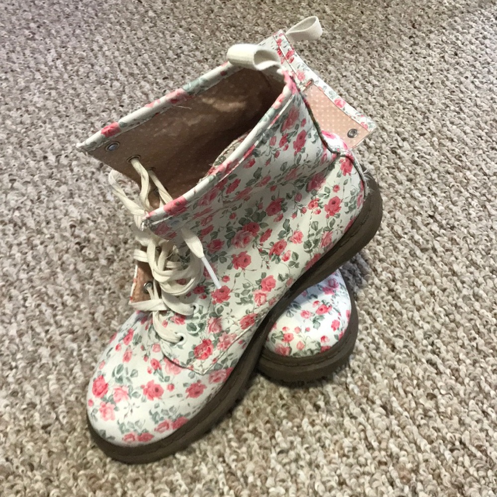 Like New Arizona Floral Boots